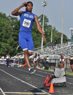 Tracksters dominate districts, place in region and state