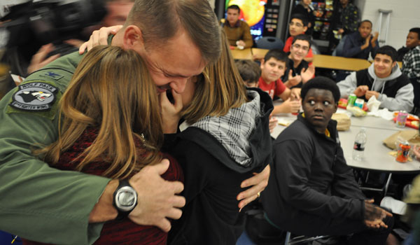 Williams sisters receive suprise visit from military father