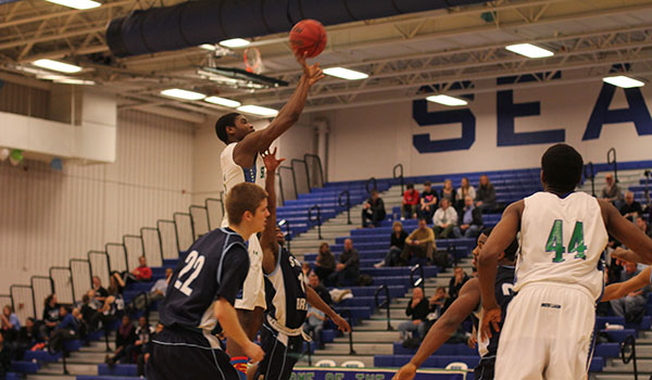 Boys Basketball faces Fairfax in playoffs