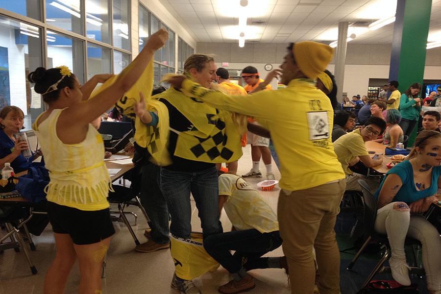 Juniors+cover+history+teacher+Rebecca+Eisenberg+in+yellow+clothing+during+a+dress-up+relay+in+the+cafeteria.