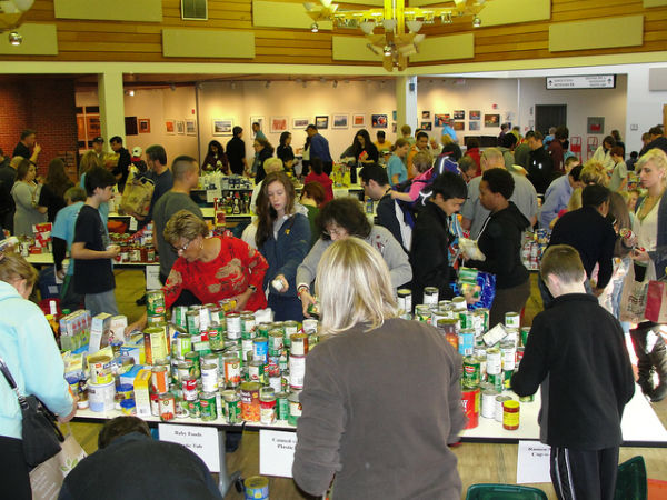 Reston citizens particpate in the Reston Community Center’s annual Thanksgiving food drive.