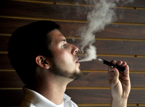 Prezi: E-cigarette debate lights up