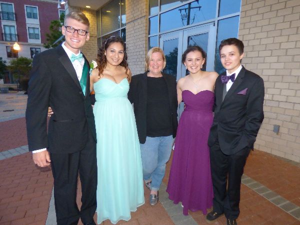 Seniors Jack Nicol (far left), Vanesa Perez (left), Stephanie Huard (right), and Antonia Nagel (far right) pose with the woman (center) who volunteered to pay for their prom dinner. 