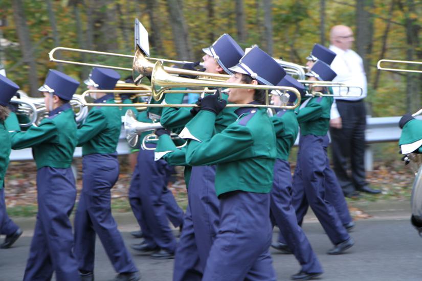 SLHS+band+in+the+2017+parade