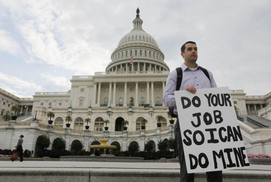 Photo taken from https://www.nbcnews.com/businessmain/money-nothing-government-shutdown-costs-12-5-million-hour-8C11308802 
