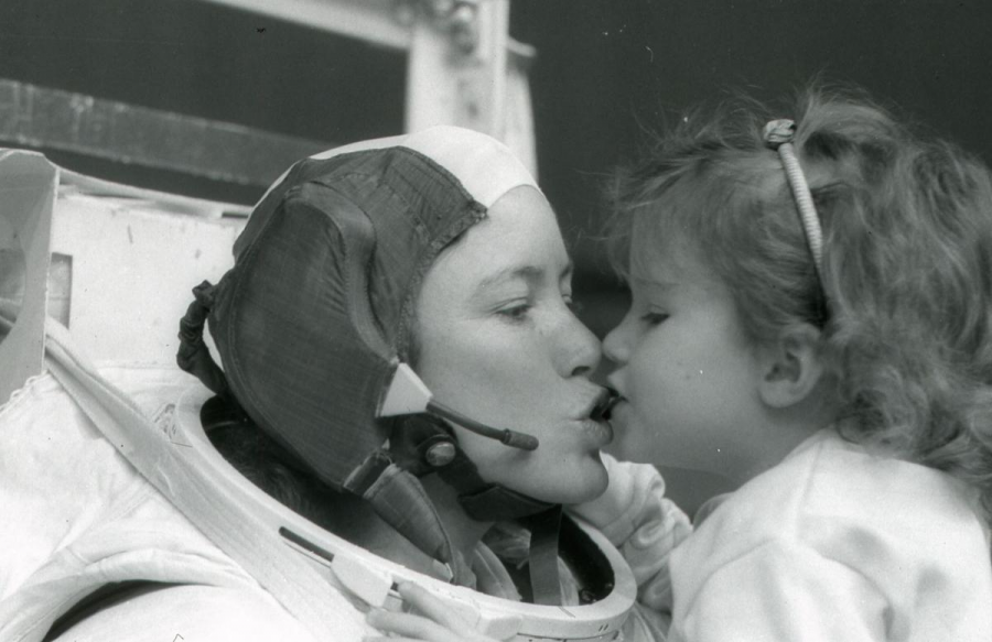 Anne Lee Fisher with her daughter, courtesy of Napa Valley Register