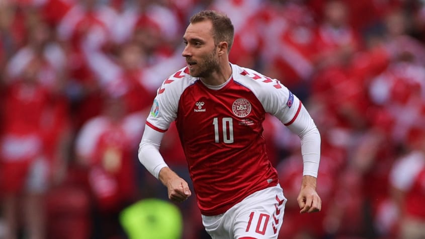 Christian Eriksen Returns to Pitch Following Scary Incident