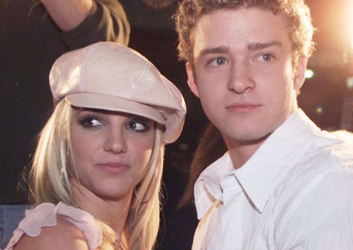 Britney+Spears+and+Justin+Timberlake+together+in+the+2000s%3B+image+credits+given+to+MockDiaries