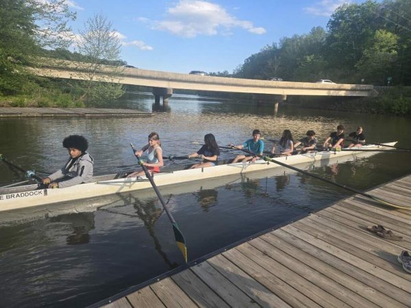 The South Lakes Crew Team practices maneuvering their boat. Image via Kyra Huppi